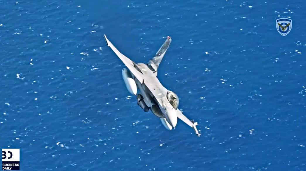 polemiki-aeroporia-f16