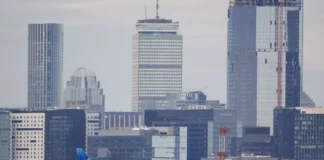 United Airlines: Μειώνει το 4% των πτήσεών της λόγω έλλειψης ελεγκτών