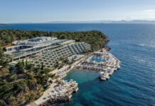 Σε χριστουγεννιάτικους ρυθμούς το Four Seasons Astir Palace Hotel Athens