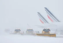 Χιονιάς «φρενάρει» τις πτήσεις στα αεροδρόμια του Παρισιού