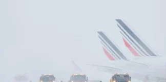 Χιονιάς «φρενάρει» τις πτήσεις στα αεροδρόμια του Παρισιού