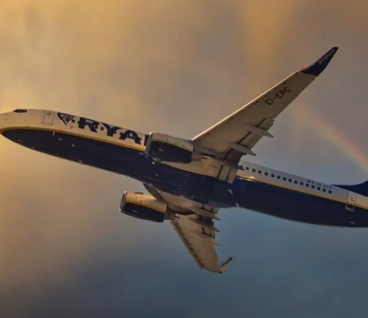 Η Ryanair λανσάρει 24ωρη προσφορά: Εισιτήρια από 19,99 ευρώ για ταξίδια τον Αύγουστο