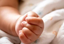 Τραγωδία στον αέρα: Βρέφος χάνει τη ζωή του σε πτήση προς Παρίσι