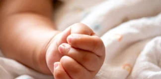 Τραγωδία στον αέρα: Βρέφος χάνει τη ζωή του σε πτήση προς Παρίσι