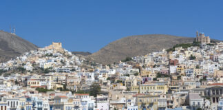 Σταθερή ζήτηση για τη Σύρο παρά τις επιπτώσεις του πολέμου στον τουρισμό