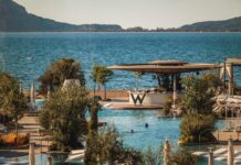 Το W Costa Navarino ανοίγει ξανά με νέο, ενισχυμένο πρόγραμμα εμπειριών