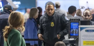 Ο Τραμπ επιστρατεύει την ICE για την αποσυμφόρηση των αεροδρομίων