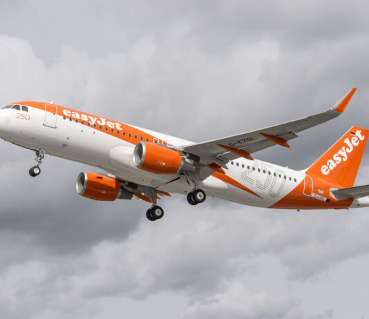easyJet: Δύο νέες συνδέσεις από Θεσσαλονίκη και Ρόδο προς το Ηνωμένο Βασίλειο