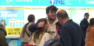 Συγκινητικές στιγμές στο «Ελ. Βενιζέλος» για τους πρώτους επαναπατρισθέντες Έλληνες