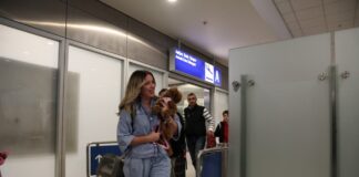 «Δεν γίνεται να το αφήσεις»: Η ιστορία πίσω από την πτήση επαναπατρισμού