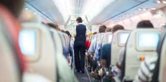 Αεροσυνοδός αποκαλύπτει τα πιο ανθυγιεινά περιστατικά σε πτήσεις