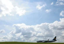 Οι αυξήσεις στα καύσιμα περιορίζουν τα σχέδια των low cost αεροπορικών