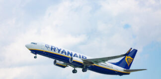 Ryanair: Κλείνει η βάση στο Βερολίνο και μειώνει κατά 50% τις πτήσεις