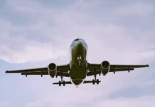 Γέννηση σε αεροπλάνο Caribbean Airlines προκαλεί διεθνές ενδιαφέρον