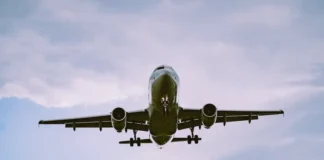 Γέννηση σε αεροπλάνο Caribbean Airlines προκαλεί διεθνές ενδιαφέρον