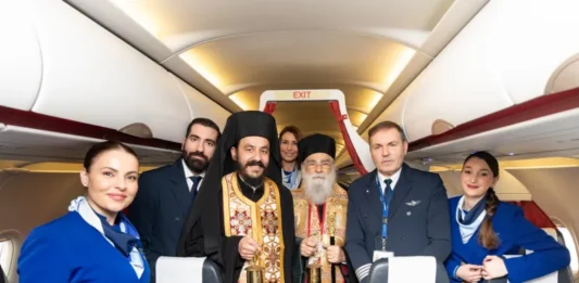 Με ειδική πτήση της AEGEAN έφτασε το Άγιο Φως στην Κύπρο