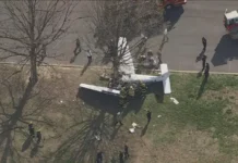 Πτώση διθέσιου αεροσκάφους στη Φιλαδέλφεια με τραυματίες