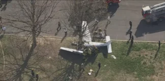 Πτώση διθέσιου αεροσκάφους στη Φιλαδέλφεια με τραυματίες