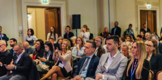 «Καμπανάκι» Δούκα για τον τουρισμό στο κέντρο της Αθήνας