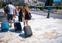 ΙΝΣΕΤΕ: Στα 32,4 δισ. ευρώ η συμβολή του τουρισμού στην οικονομία το 2025