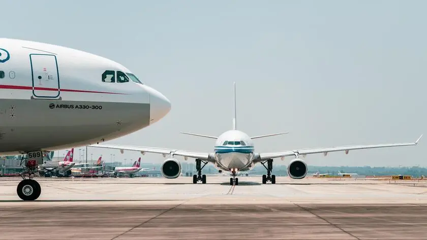 chuan-zhao-tuo-xie-yi-lu-xiao-pao-airplane-7359232_1920