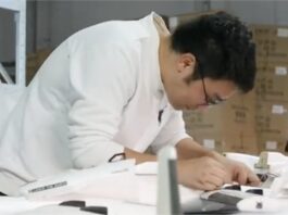 Κατασκεύασε μόνος του αεροπλάνο μετά από 10 χρόνια δουλειάς