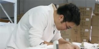 Κατασκεύασε μόνος του αεροπλάνο μετά από 10 χρόνια δουλειάς