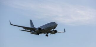 Απρόοπτο στα 11.000 μέτρα: Επιβάτιδα μπέρδεψε την έξοδο κινδύνου