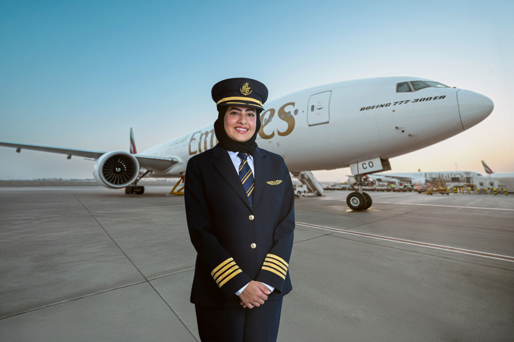 Emirates_Bakhita-Al-Mheiri-female-Emirati-Captain-Boeing777