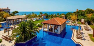 Το The Romanos στη λίστα Condé Nast Traveller Triple Crown