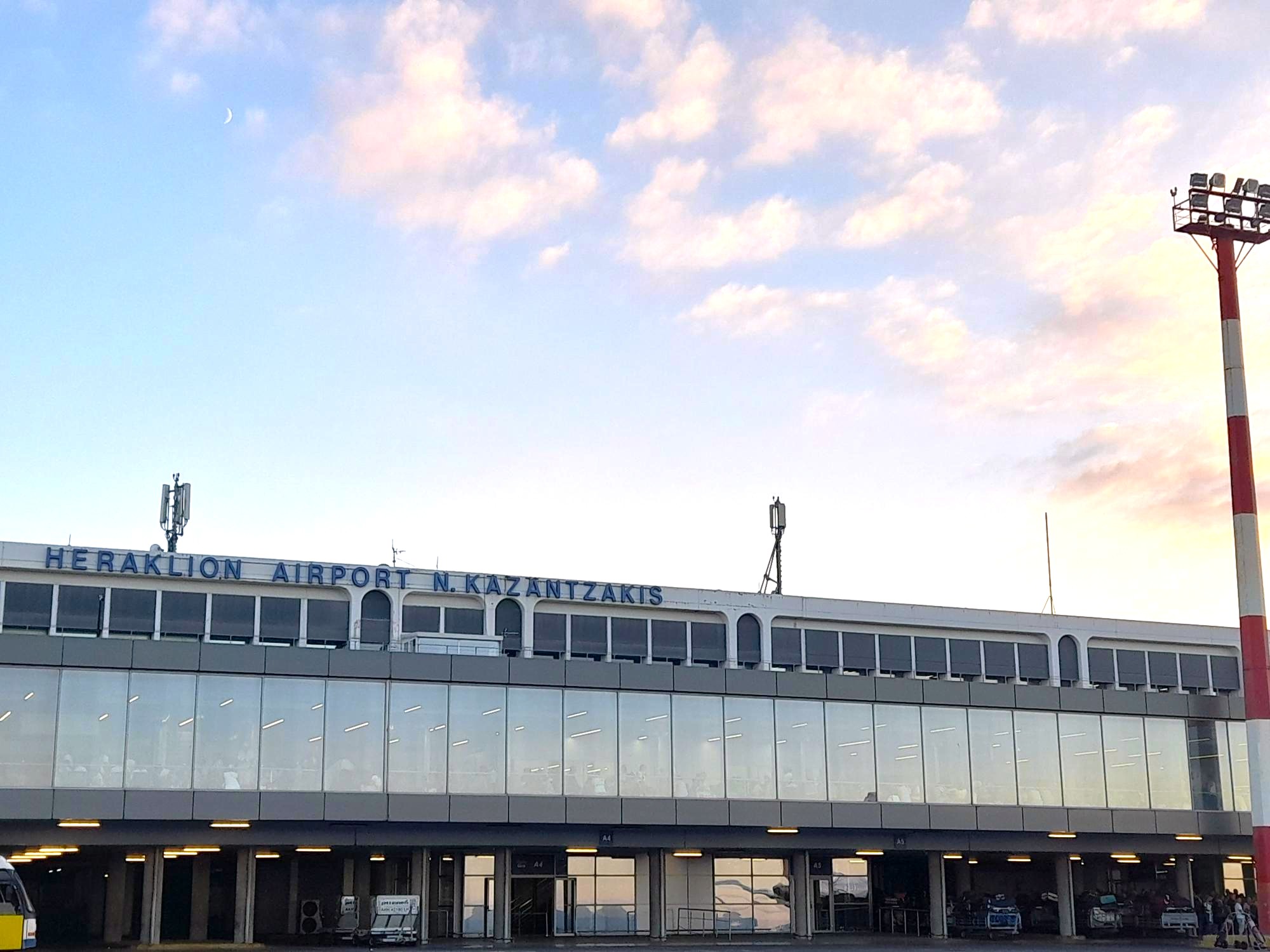 KΡΑΤΙΚΟΣ ΑΕΡΟΛΙΜΕΝΑΣ ΗΡΑΚΛΕΙΟΥ ΚΡΗΤΗΣ KAHK ΝΙΚΟΣ ΚΑΖΑΝΤΖΑΚΗΣ
