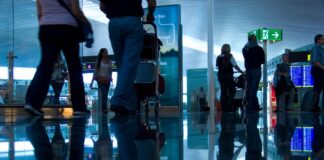 Τι αλλάζει στις αποσκευές των αεροπορικών ταξιδιών – Οι νέες οδηγίες για τις μπαταρίες λιθίου