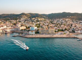 Το Poseidonion Grand Hotel εγκαινιάζει τη συνεργασία του με τη Skoufa Gallery