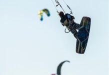 H Πάρος στους κορυφαίους προορισμούς για kite surfing