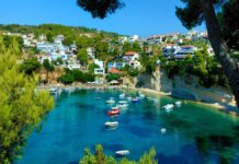 Ολλανδικό αφιέρωμα αναδεικνύει πέντε ελληνικά νησιά για πεζοπορία και καταδύσεις
