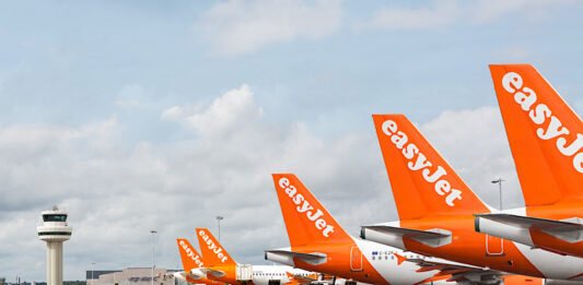 easyJet Big Orange Sale με εκπτώσεις έως 20% σε πτήσεις από και προς Αθήνα