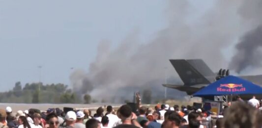 Athens Flying Week: Επεσε Phantom κατά τη διάρκεια επίδειξης