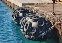 Ξεκίνησε η τοποθέτηση προσκρουστήρων σύγχρονου τύπου στο νέο λιμάνι της μυκόνου
