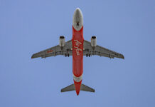 H AirAsia σε πίεση από τα καύσιμα και τη βουτιά της μετοχής
