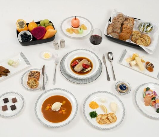 Singapore Airlines: Νέα πιάτα και ποτά αναβαθμίζουν την εμπειρία εν πτήσει
