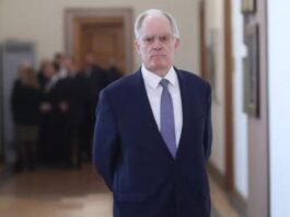 Βλάβη στο αεροσκάφος του Τασούλα – Με μεταγωγικό στην Λιουμπλιάνα