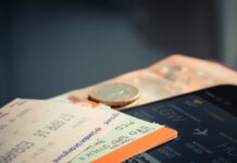 Αεροπορικά εισιτήρια: Πότε συμφέρει να κάνετε κράτηση