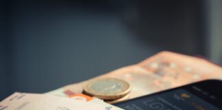Αεροπορικά εισιτήρια: Πότε συμφέρει να κάνετε κράτηση